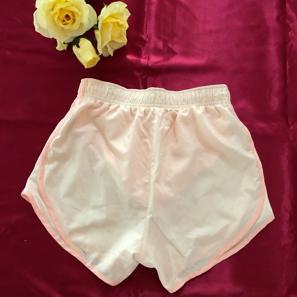 ⭐️NEW⭐️Nike Women Running Shorts - Picture 2 of 6